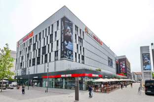 德国-柏林奔驰竞技场电子屏套装